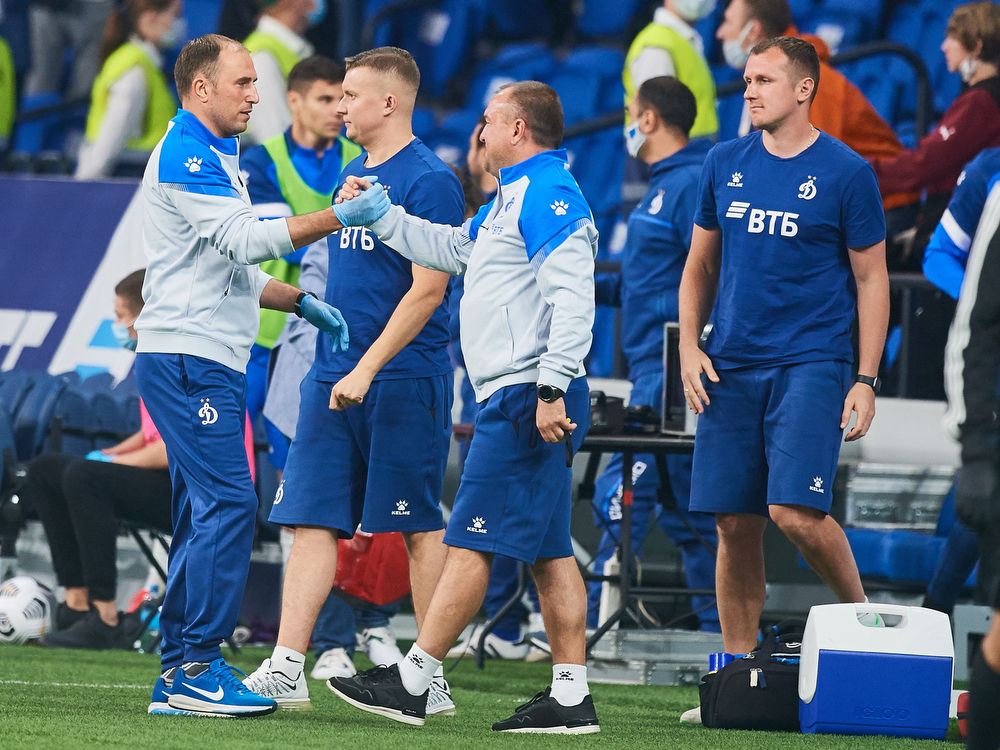 Динамо москва последние новости. ФК Динамо Москва 2-0. ФК Динамо Москва. ФК Динамо Москва фото. Центральный блокирующий Динамо Москва.