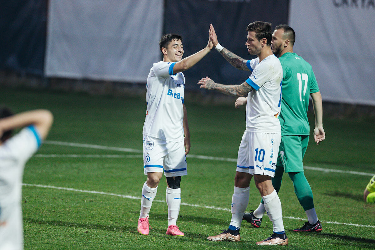 Los goles de Gladyshev y Babaev llevaron al "Dynamo" a la victoria sobre "Elimay" en la concentración en Turquía.