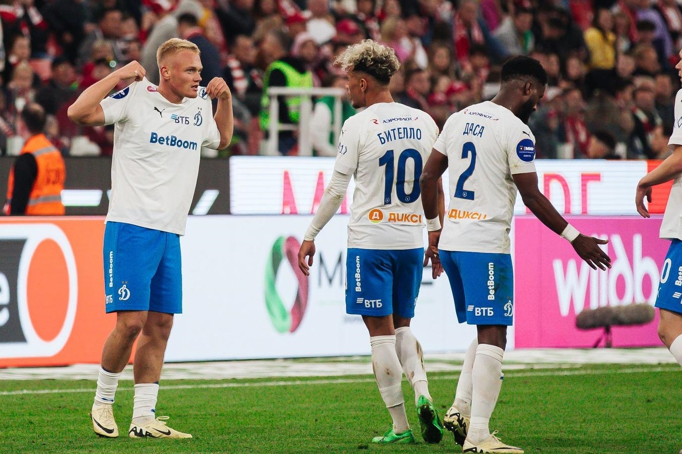 El tercer doblete de Tyukavin prolongó la racha goleadora: los números clave del derbi más antiguo