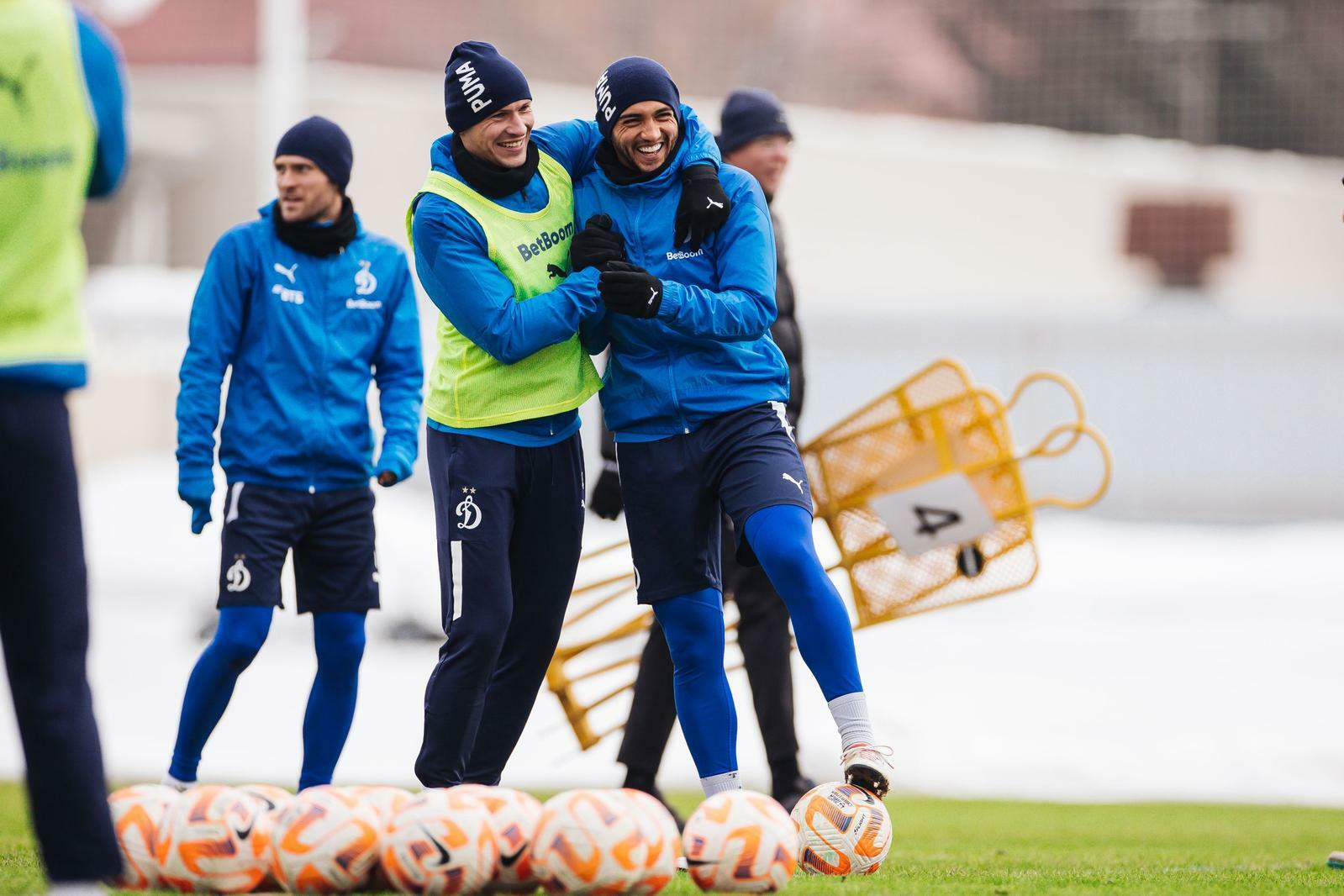 FC Dynamo Moscow News | Sergey Parshivlyuk: "I try to help the young guys whenever I can." Official Dynamo Club Website.