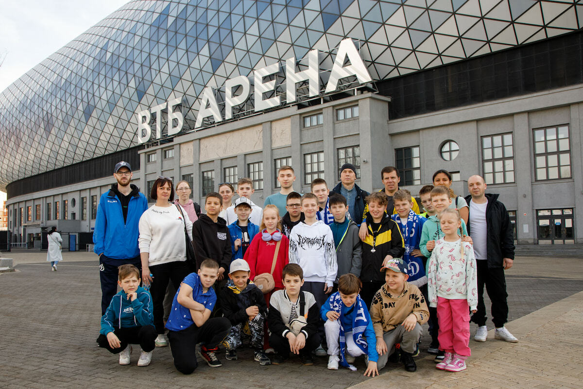 Noticias del FC "Dynamo" Moscú | Tour por el "VTB Arena" para los alumnos de la sección de fútbol "Dynamo". Sitio oficial del club Dynamo.