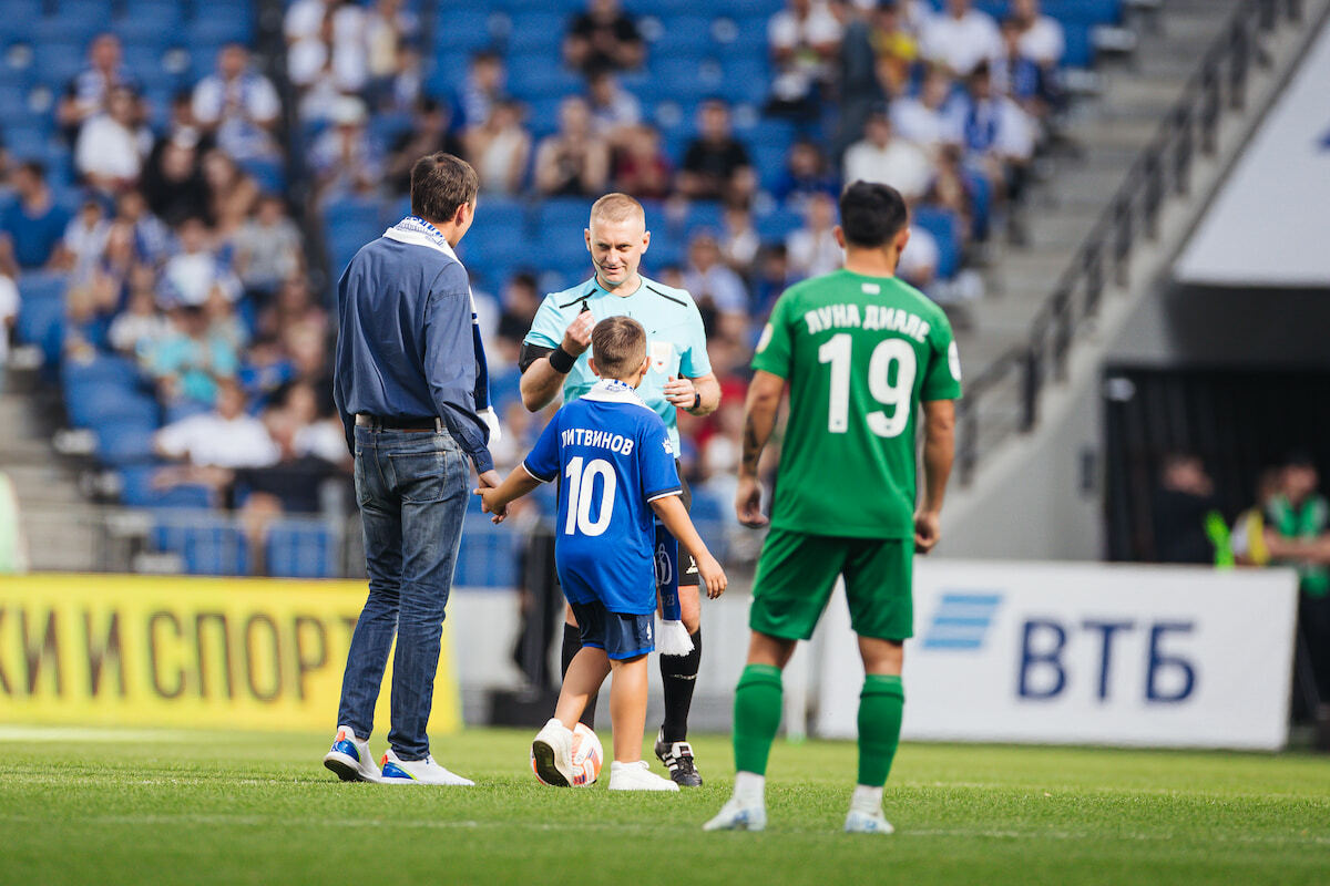 FC Dynamo Moscow news | A bone marrow donor met a recipient for the first time at the Dynamo - Akhmat match. Club official website Dynamo...